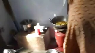 Floozie ngực phẳng sử dụng tốt những ngón tay nghịch video sex han quoc ngợm của mình