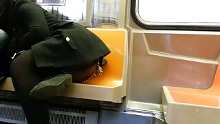 Horny brunette với đôi mắt lấp lánh phin xet han là tốt tại cho Blowjobs